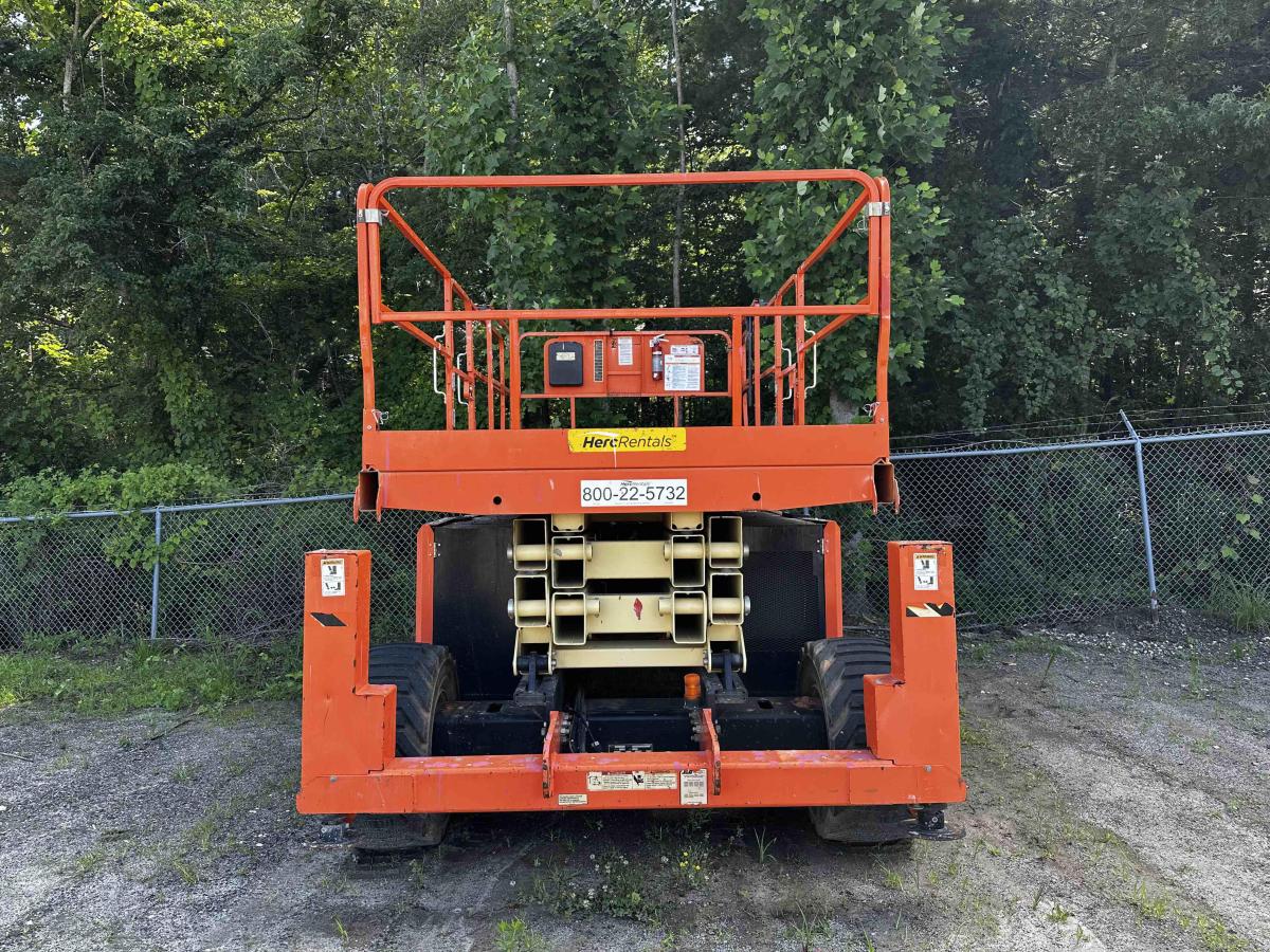 2018 JLG 330LRT-4