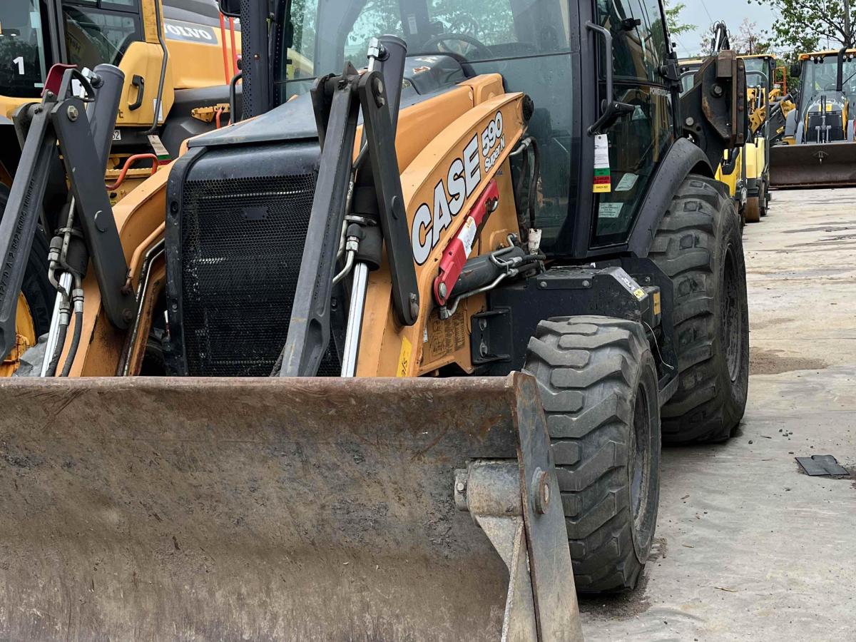 2019 Case 590SN