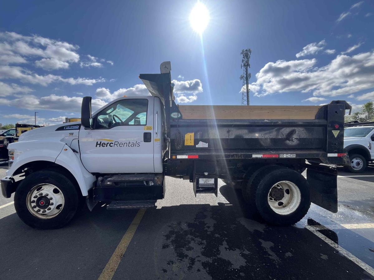 2018 Ford F750-8