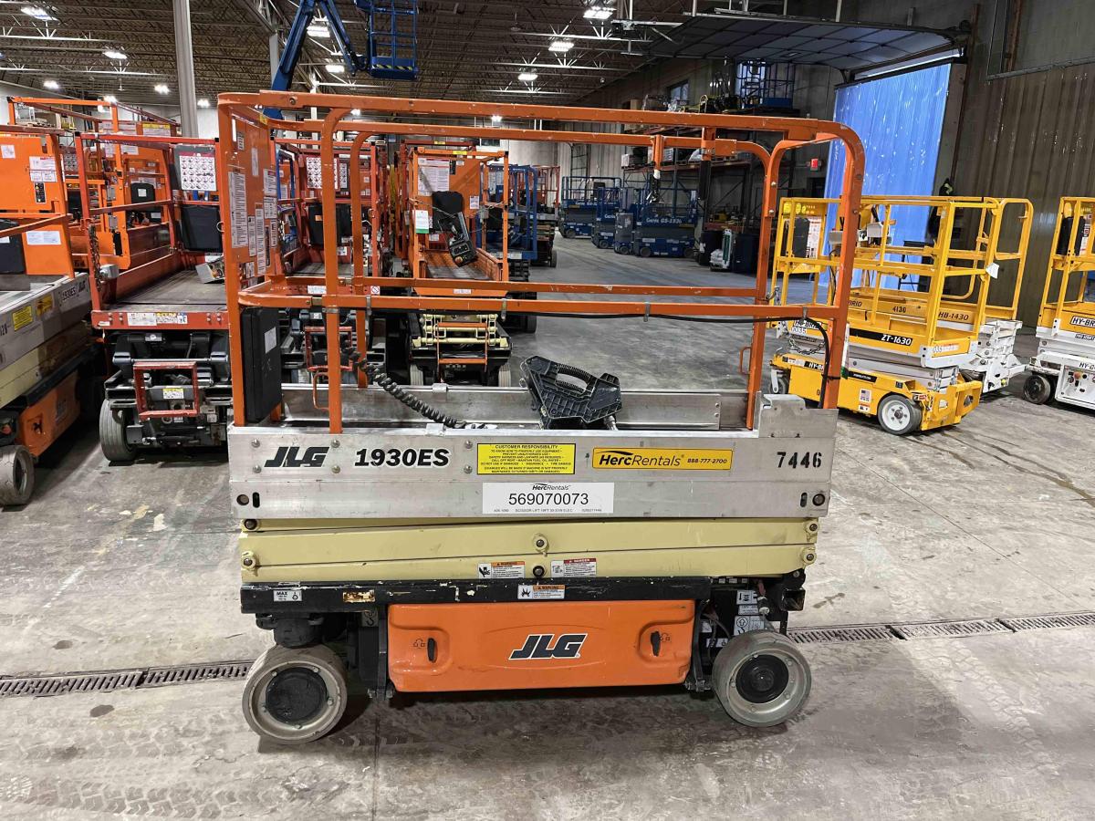 2013 JLG 1930ES