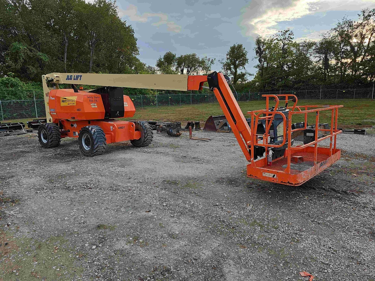 2011 JLG 800AJ-2