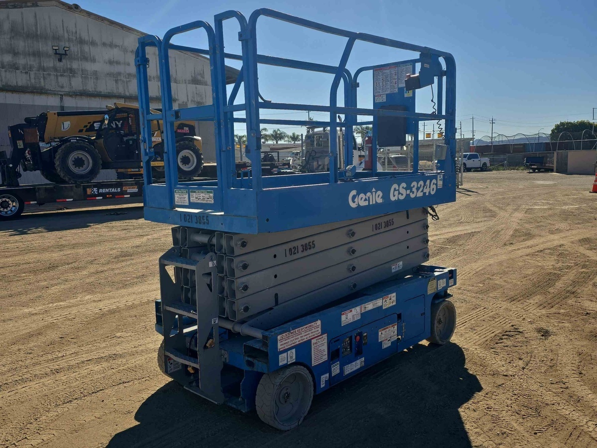 2017 Genie GS-3246-7