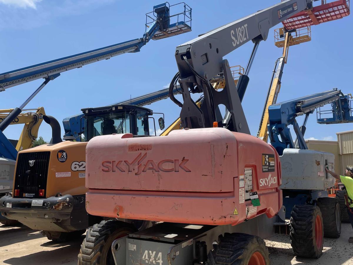 2017 Skyjack SJ82 T-4