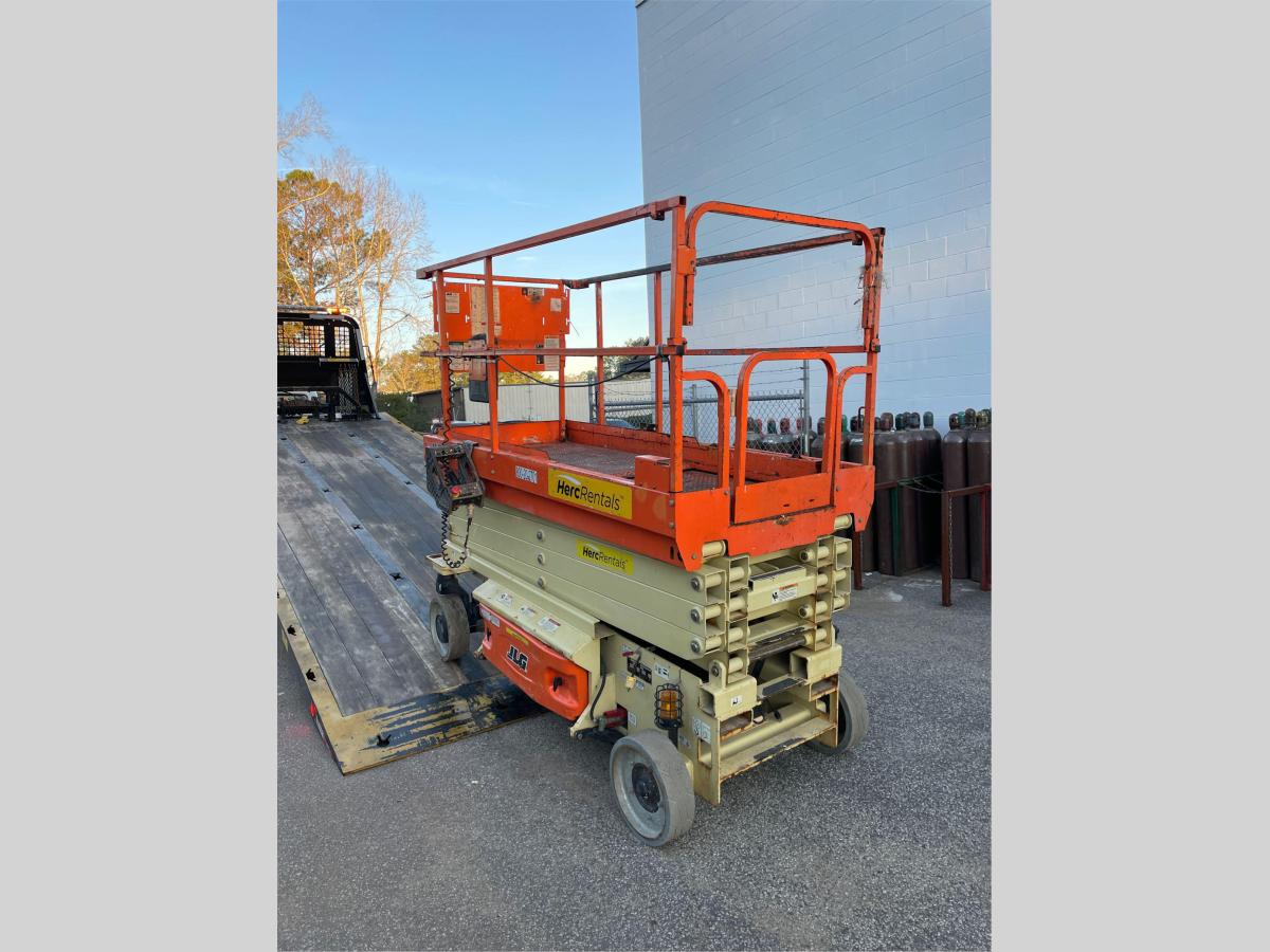 2018 JLG 3246ES