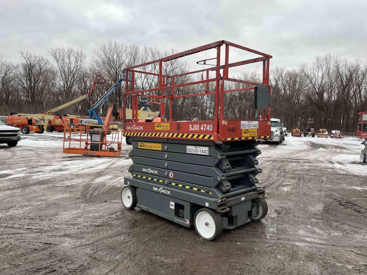 2017 Skyjack SJ4740
