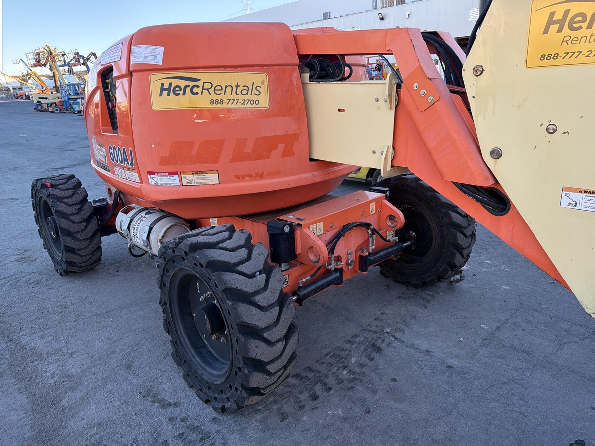 2014 JLG 600AJ