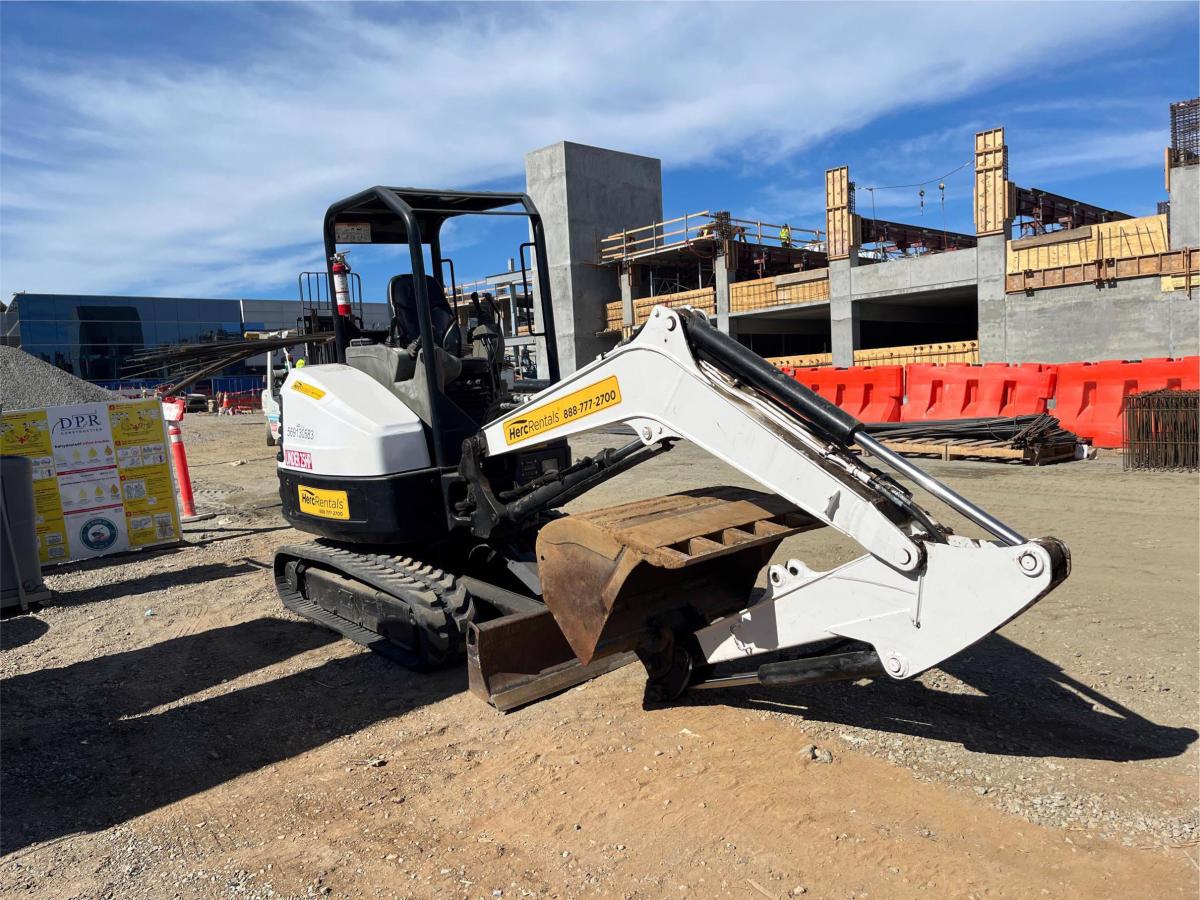 2016 Bobcat E32