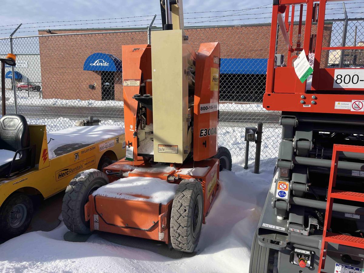 2017 JLG E300AJP