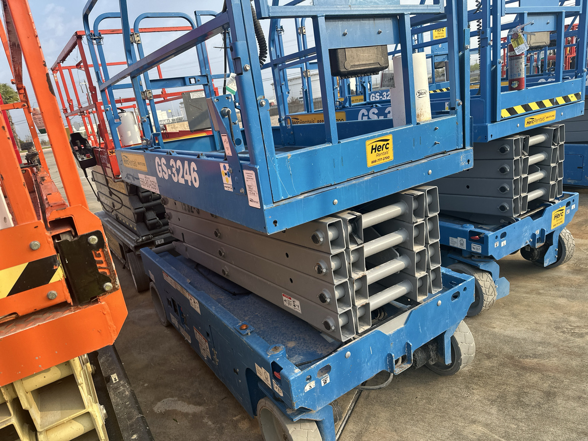 2019 Genie GS-3246-4