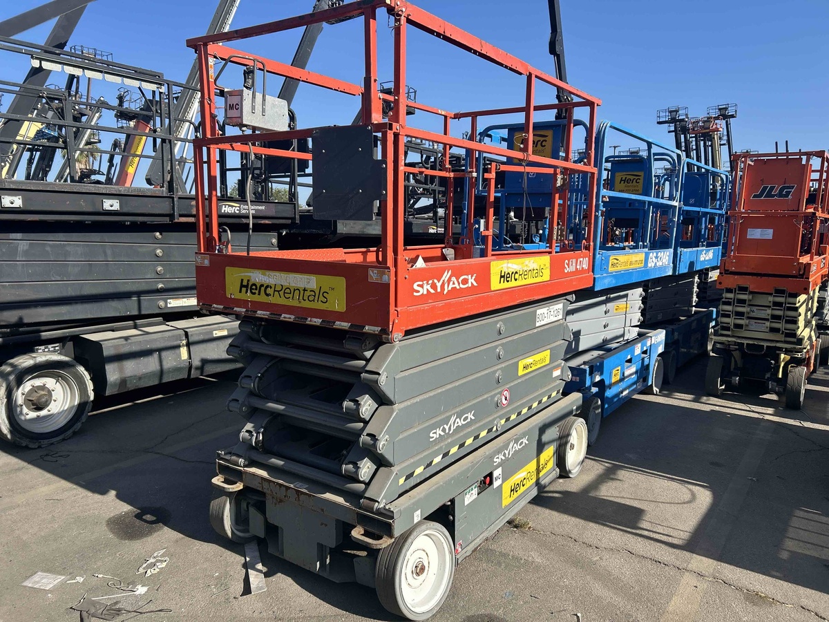 2017 Skyjack SJ4740-2