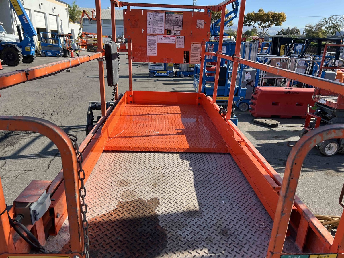 2018 JLG 3246ES-10