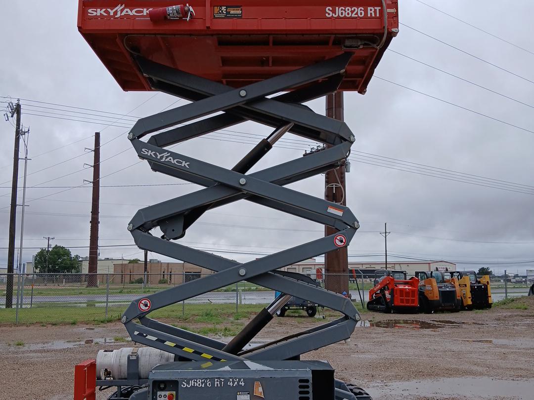 2017 Skyjack SJ-6826RT-4