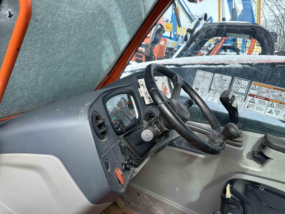 2018 JLG 1255