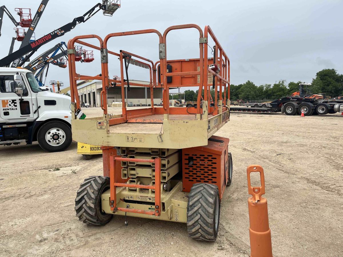 2017 JLG 260MRT-4
