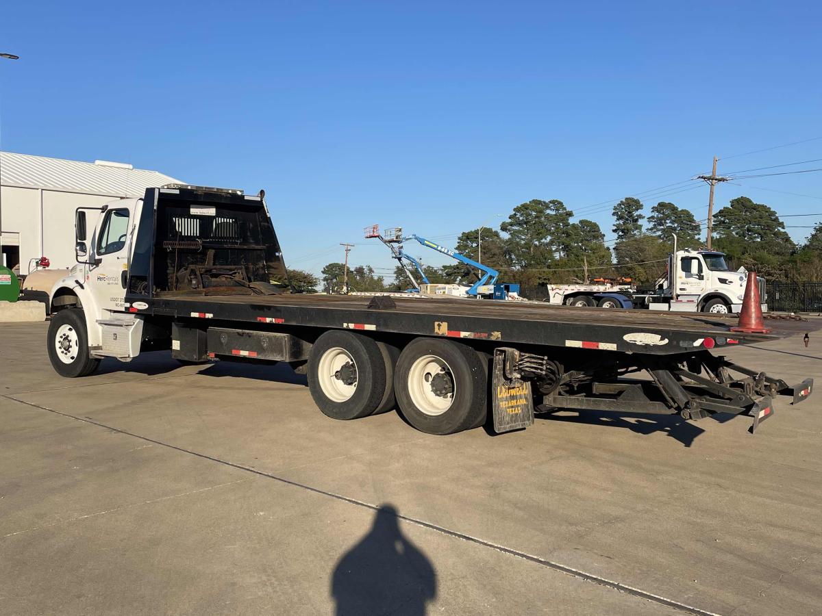 2018 Freightliner M2106