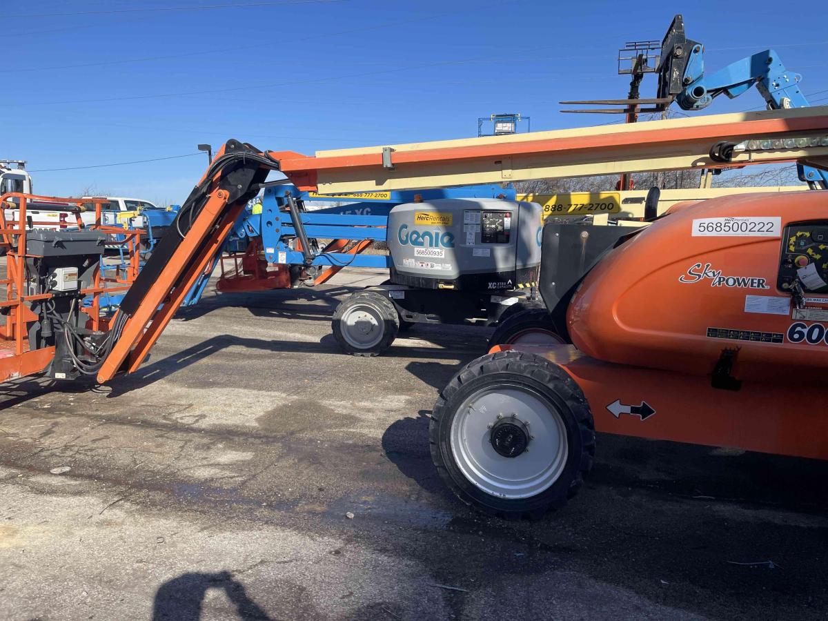 2013 JLG 600AJ