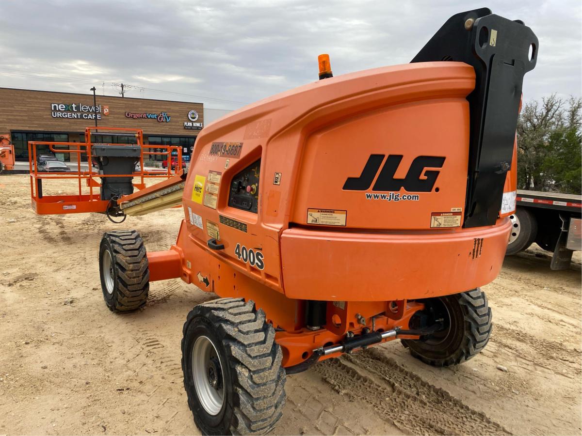 2018 JLG 400S