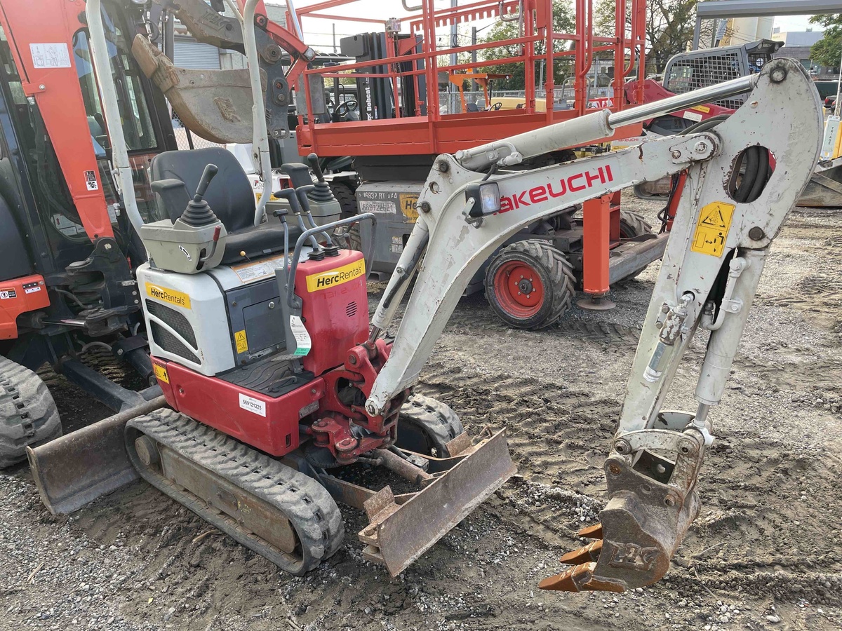 2019 Takeuchi TB210R-2