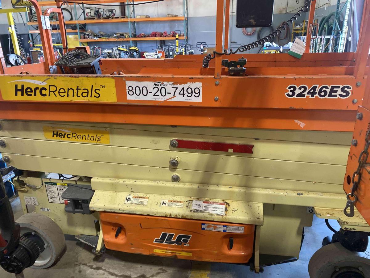 2018 JLG 3246ES