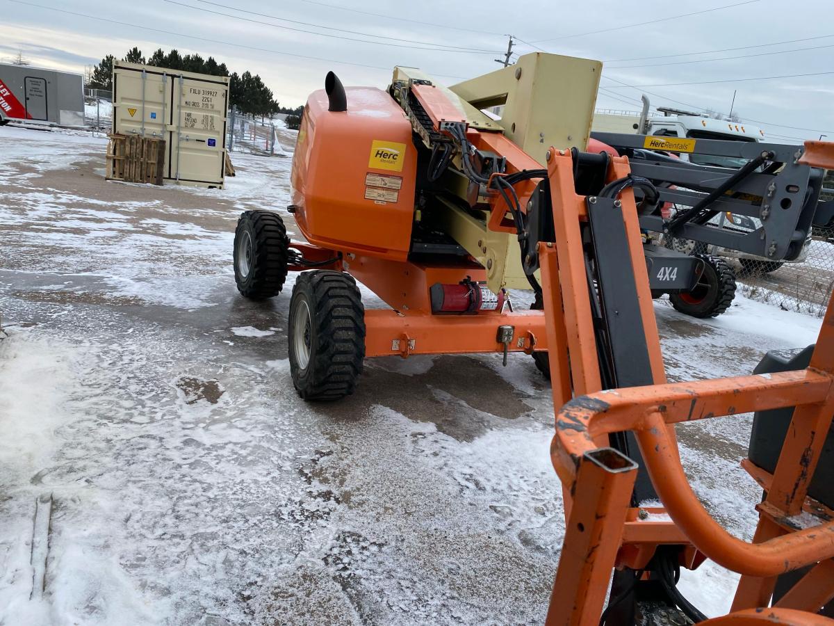 2017 JLG 450AJ