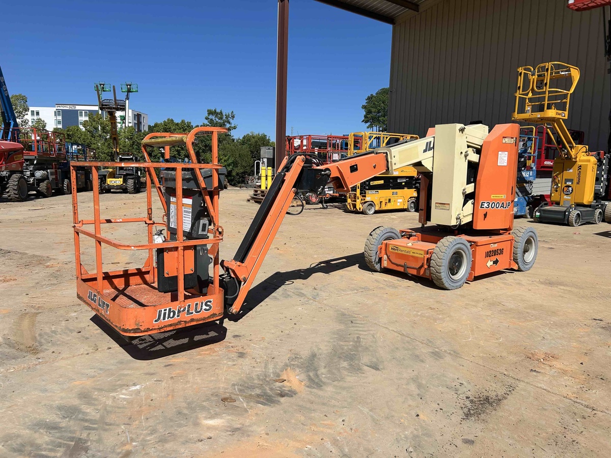 2017 JLG E300AJP