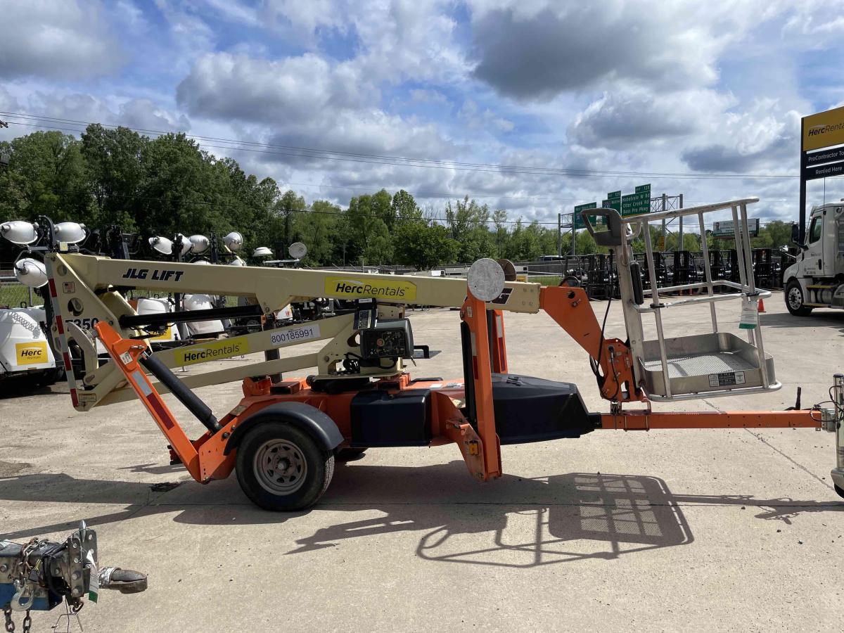 2017 JLG T350