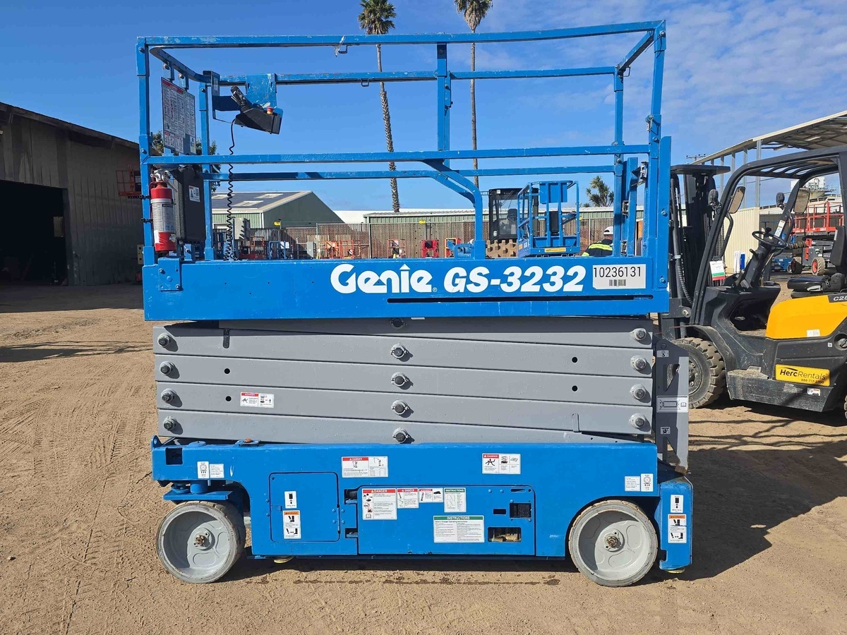 2017 Genie GS-3232