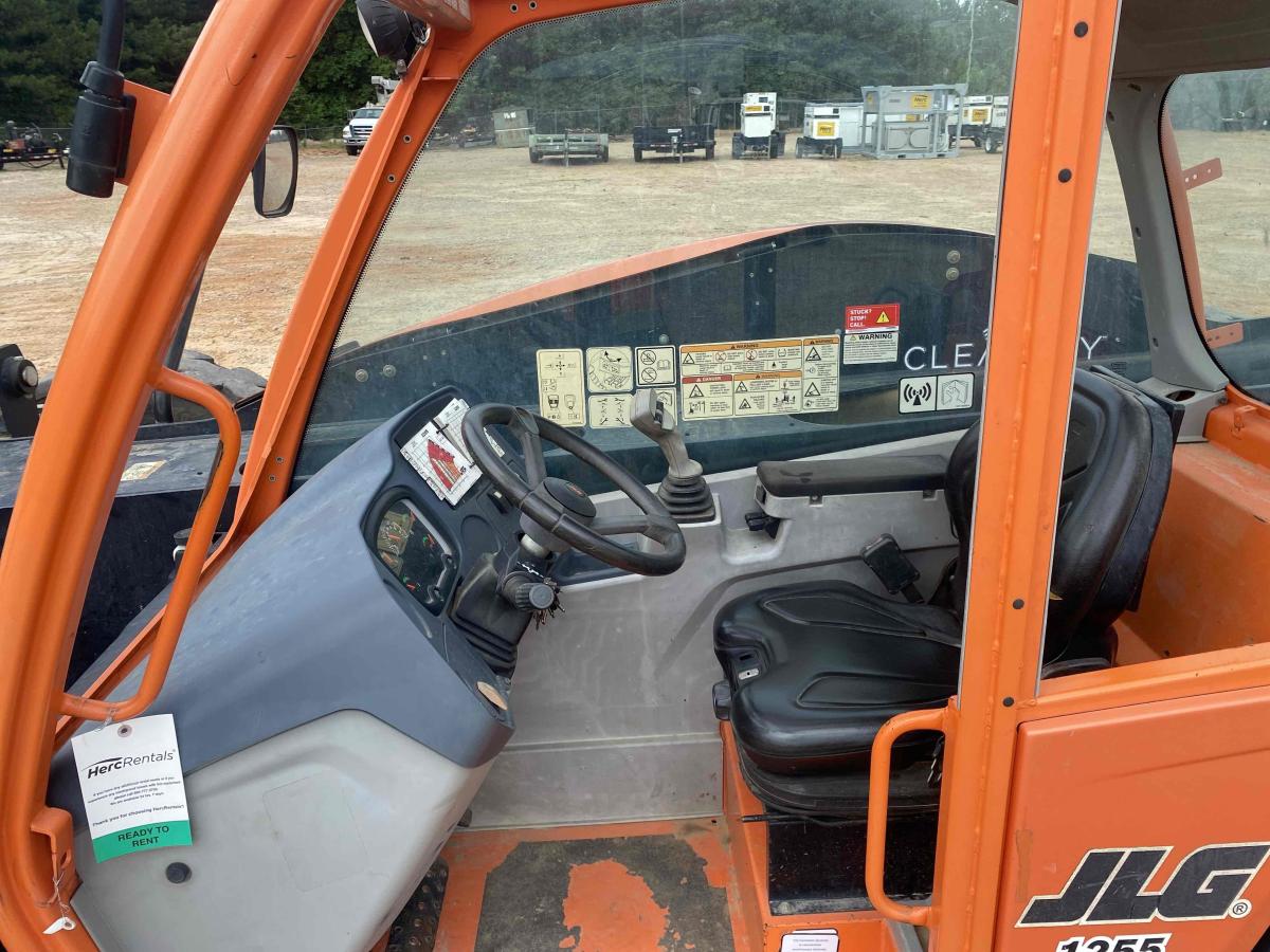 2018 JLG 1255