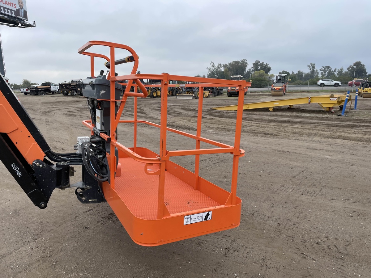 2018 JLG 660SJ-16