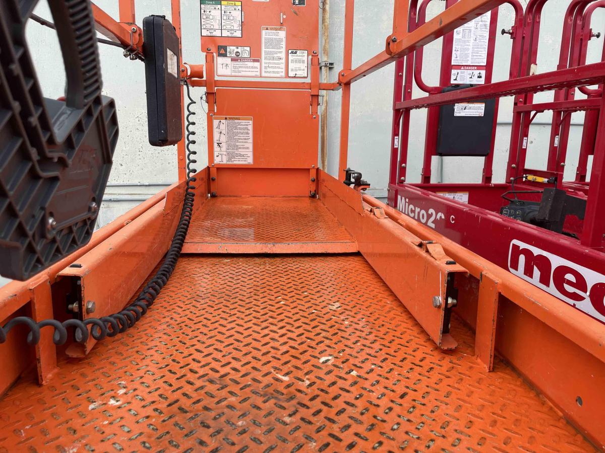2017 JLG 2632ES