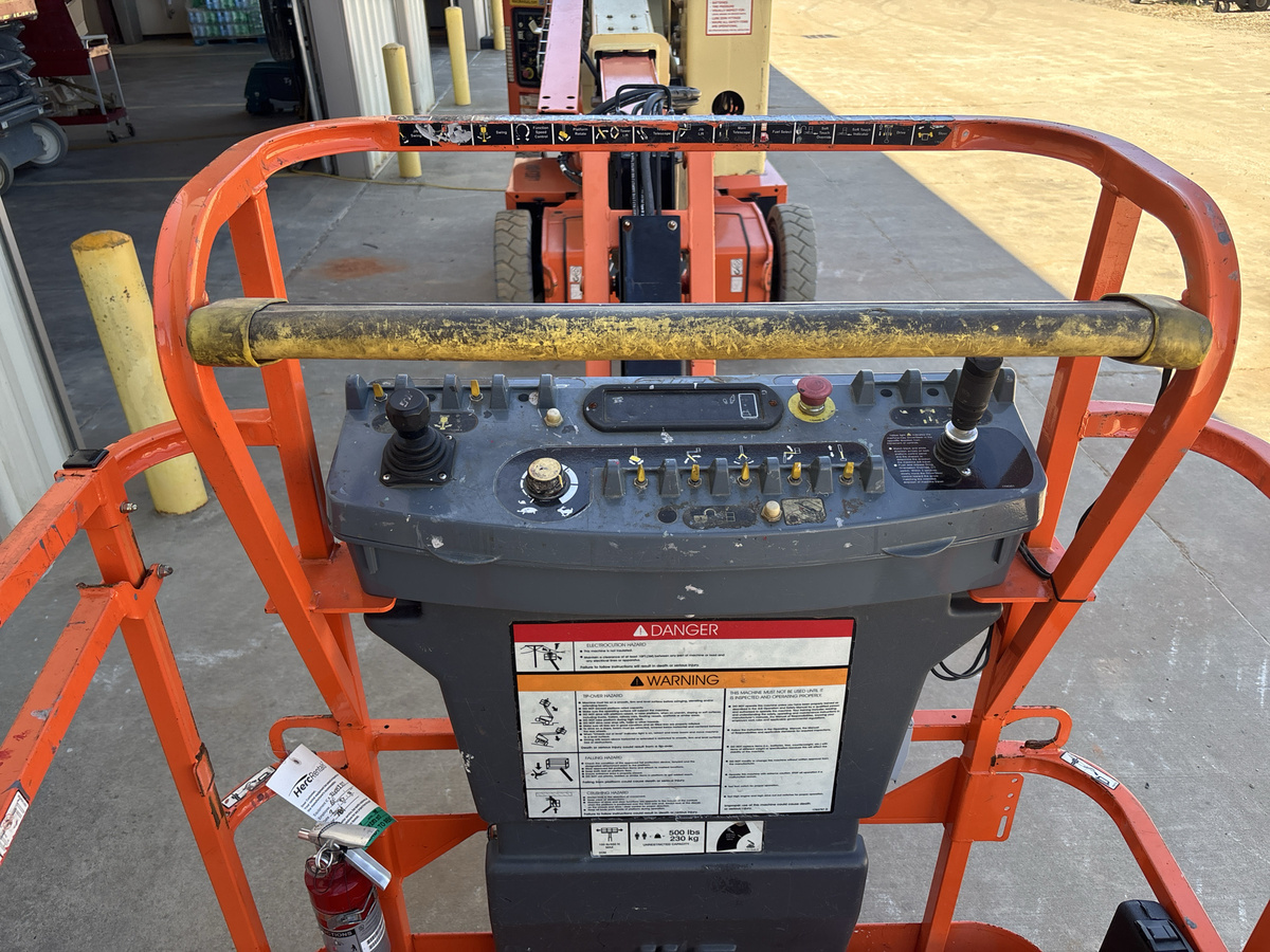 2018 JLG E400AJPN-6