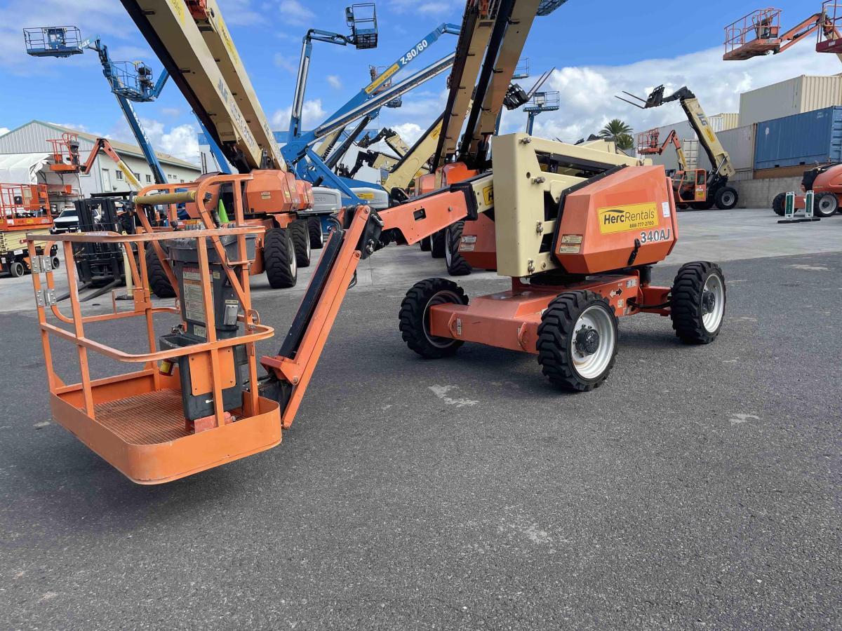 2017 JLG 340AJ