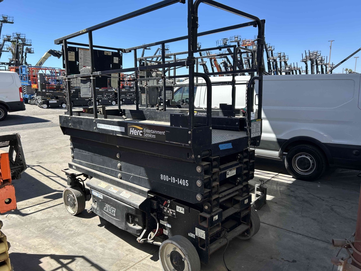 2017 JLG 3246ES-5