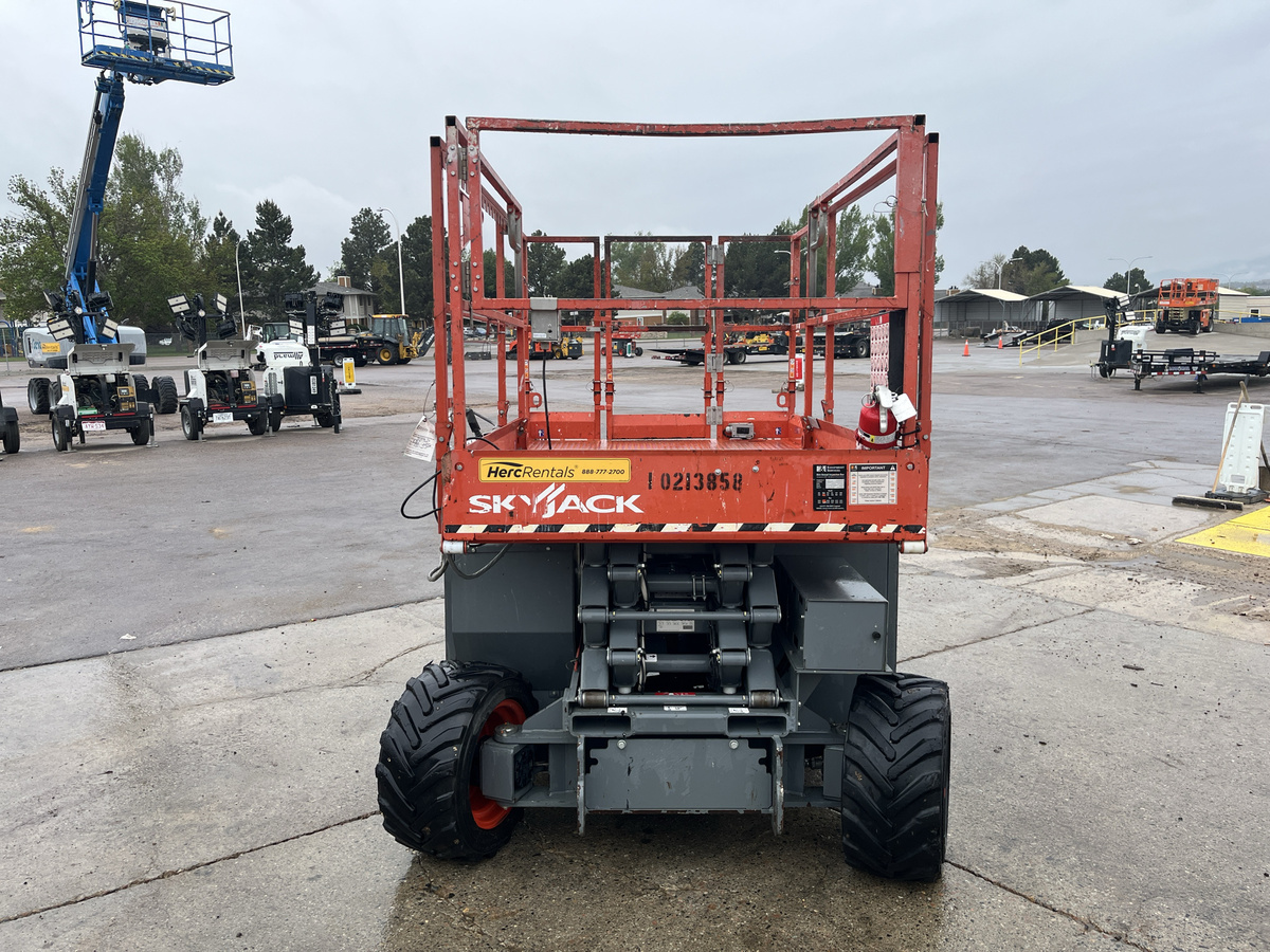2017 Skyjack SJ-6826RT-6