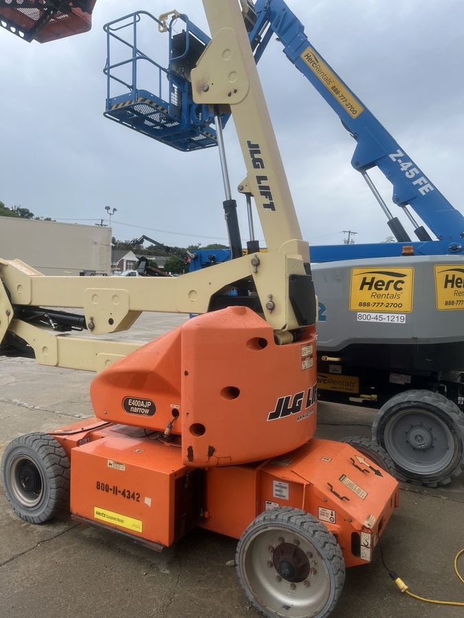 2016 JLG E400AJPN-2