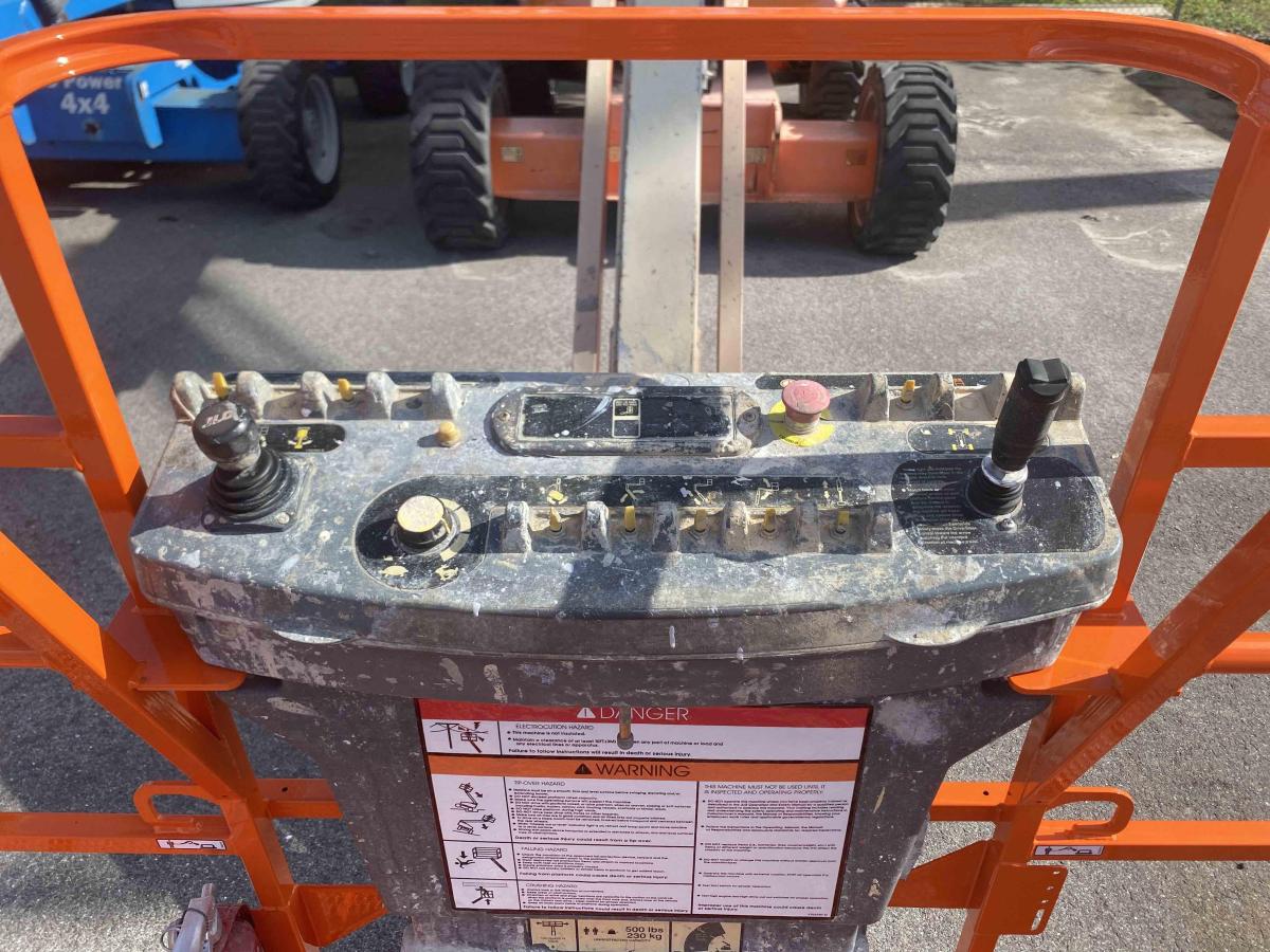 2016 JLG 600AJ-4