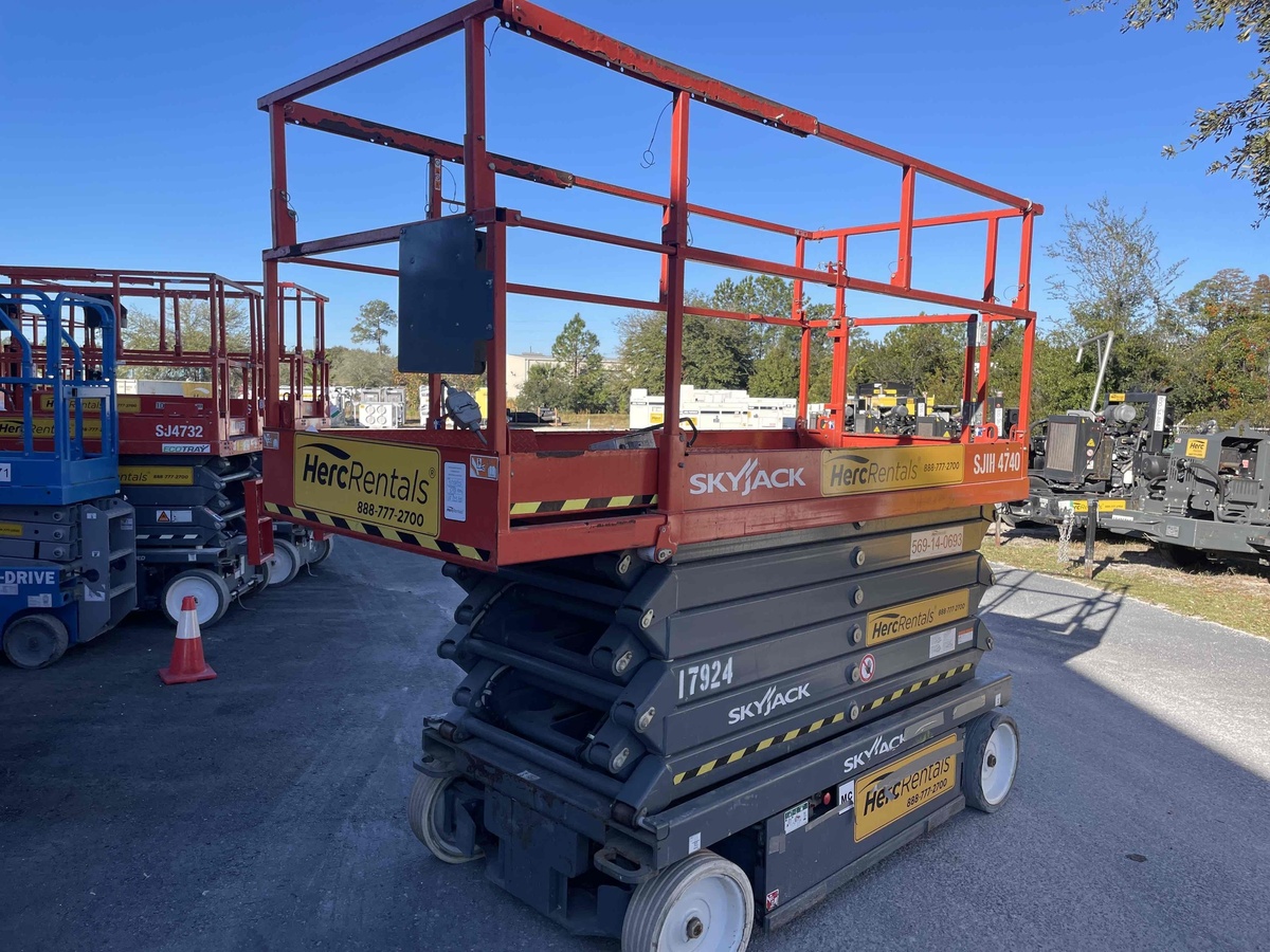 2017 Skyjack SJ4740