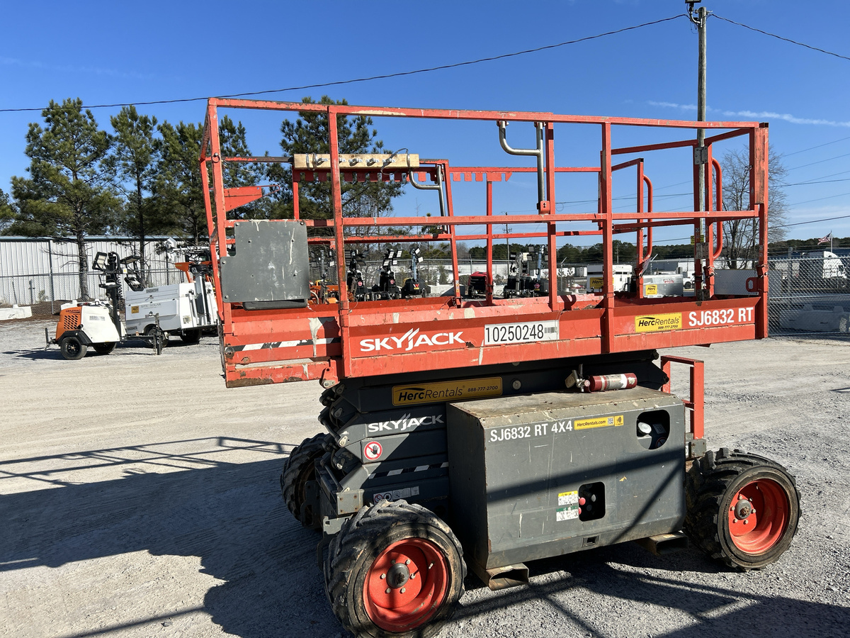 2018 Skyjack SJ-6832RT-3