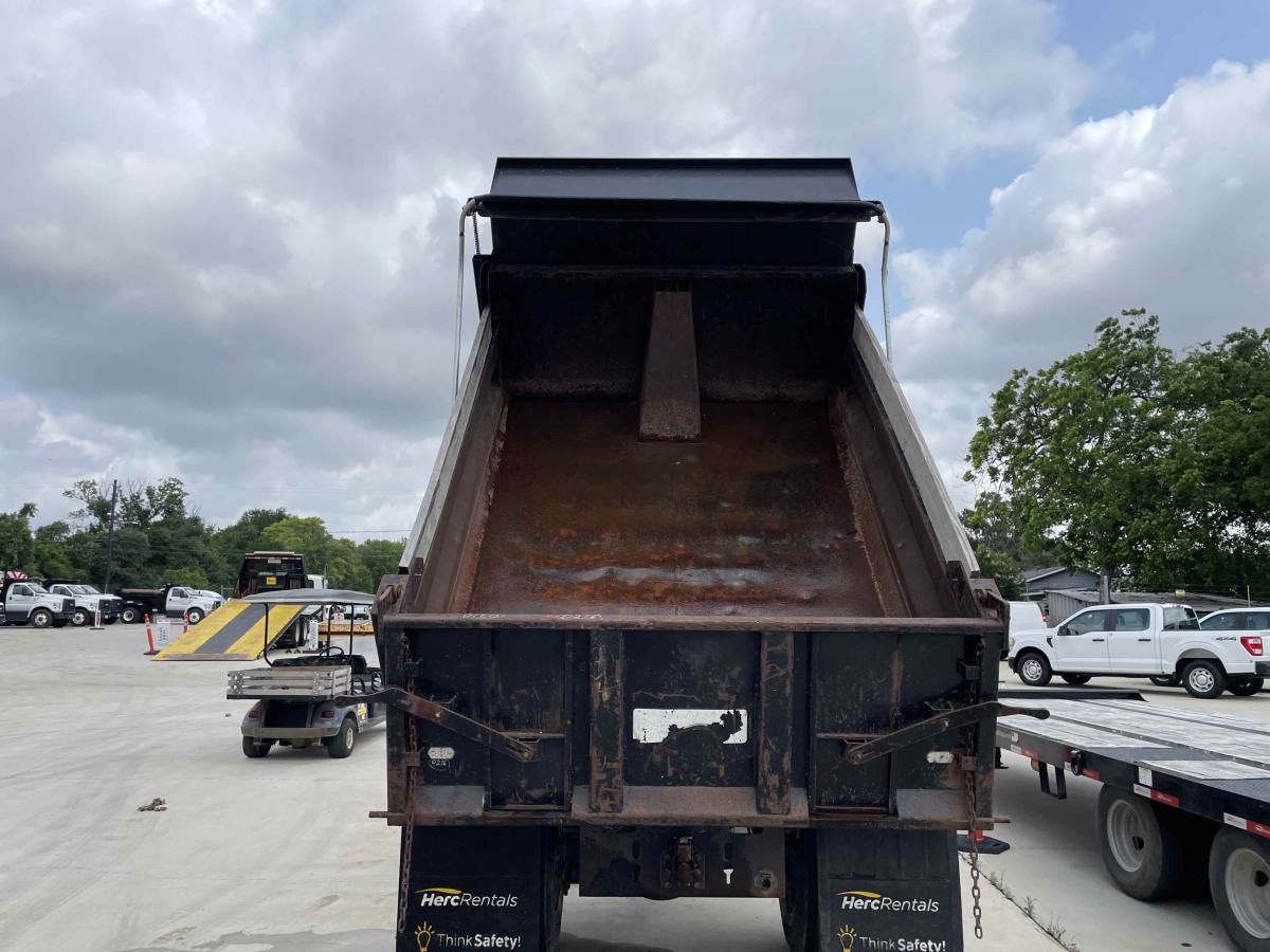 2015 Freightliner M2106