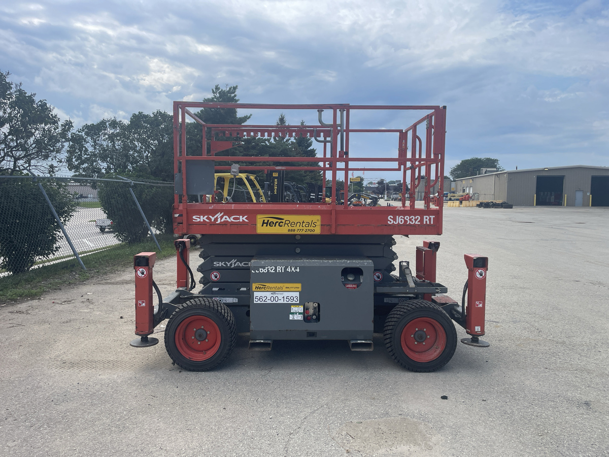 2018 Skyjack SJ-6832RT-3
