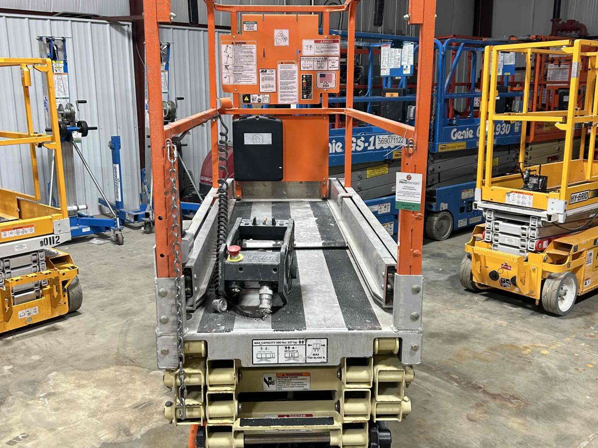 2014 JLG 1930ES