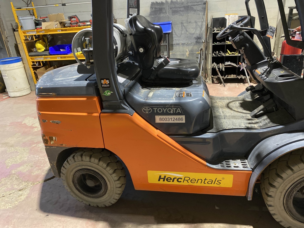 2021 Toyota 8FGU30-4