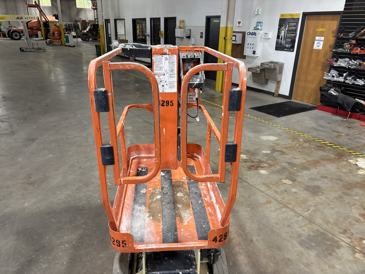 2014 JLG 1230ES-5