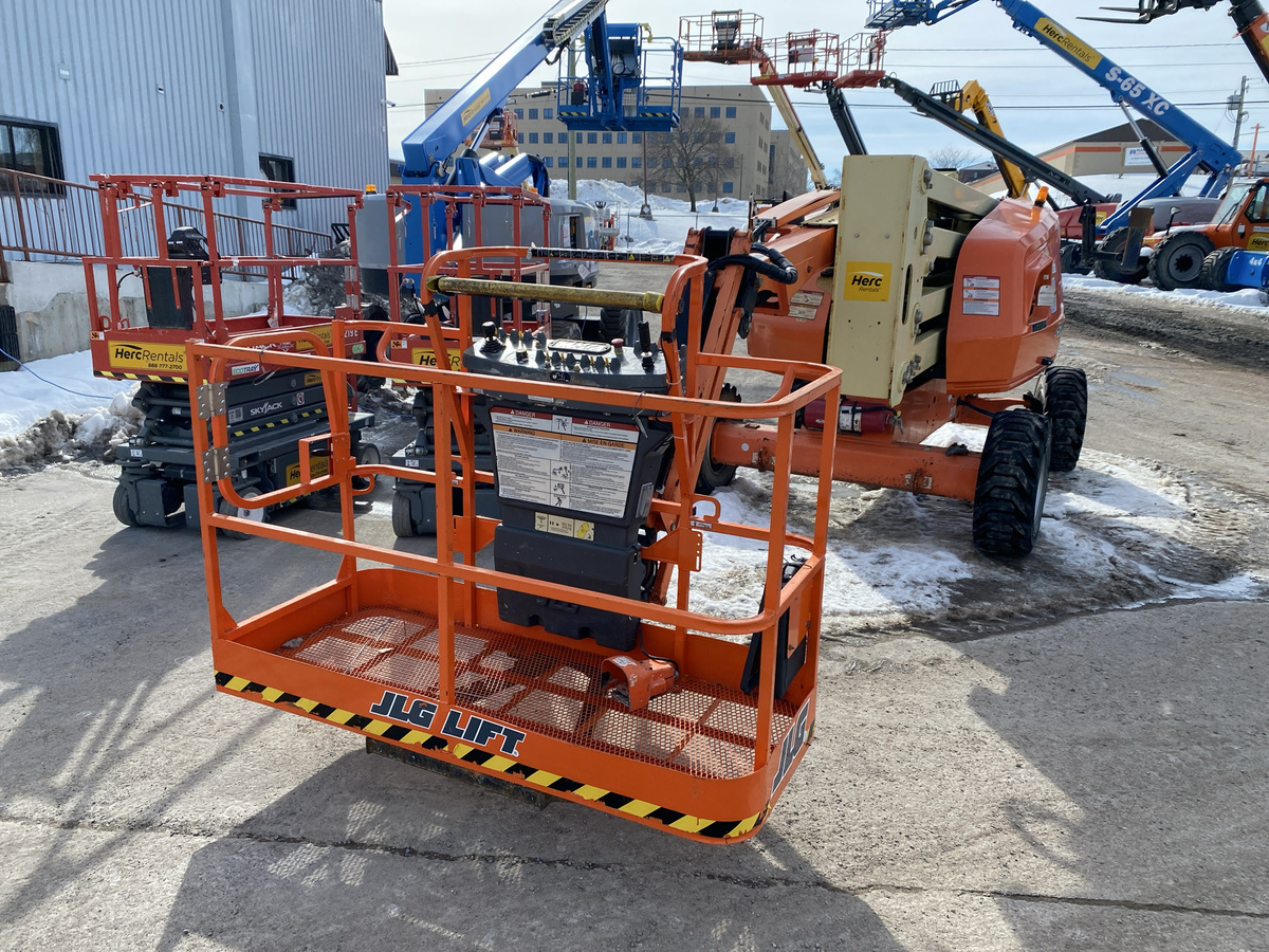 2017 JLG 450AJ-4