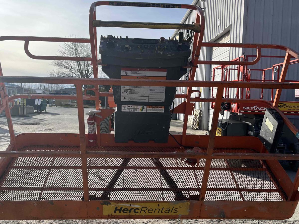 2017 JLG 860SJ-2