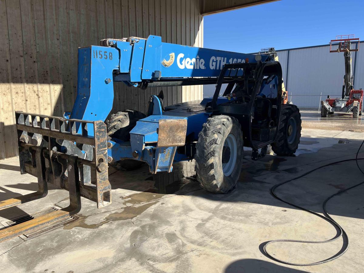 2021 Genie GTH-1056