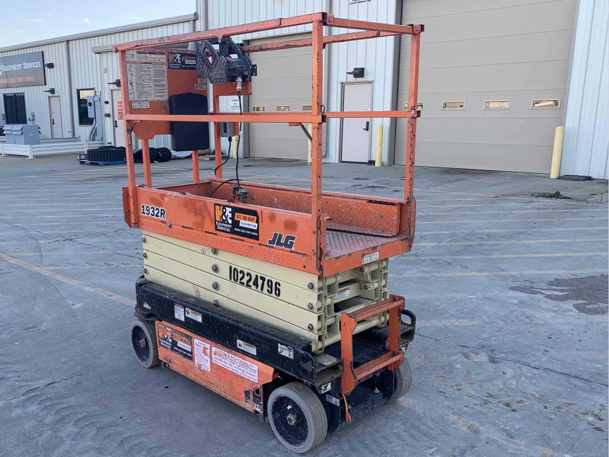 2017 JLG 1932R-4