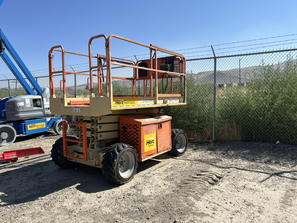 2017 JLG 260MRT-3