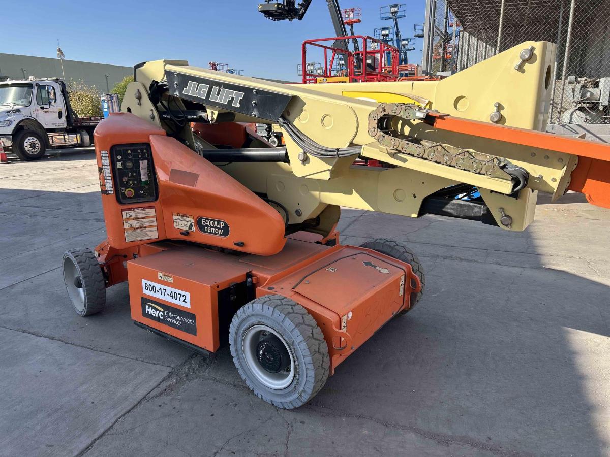 2017 JLG E400AJPN