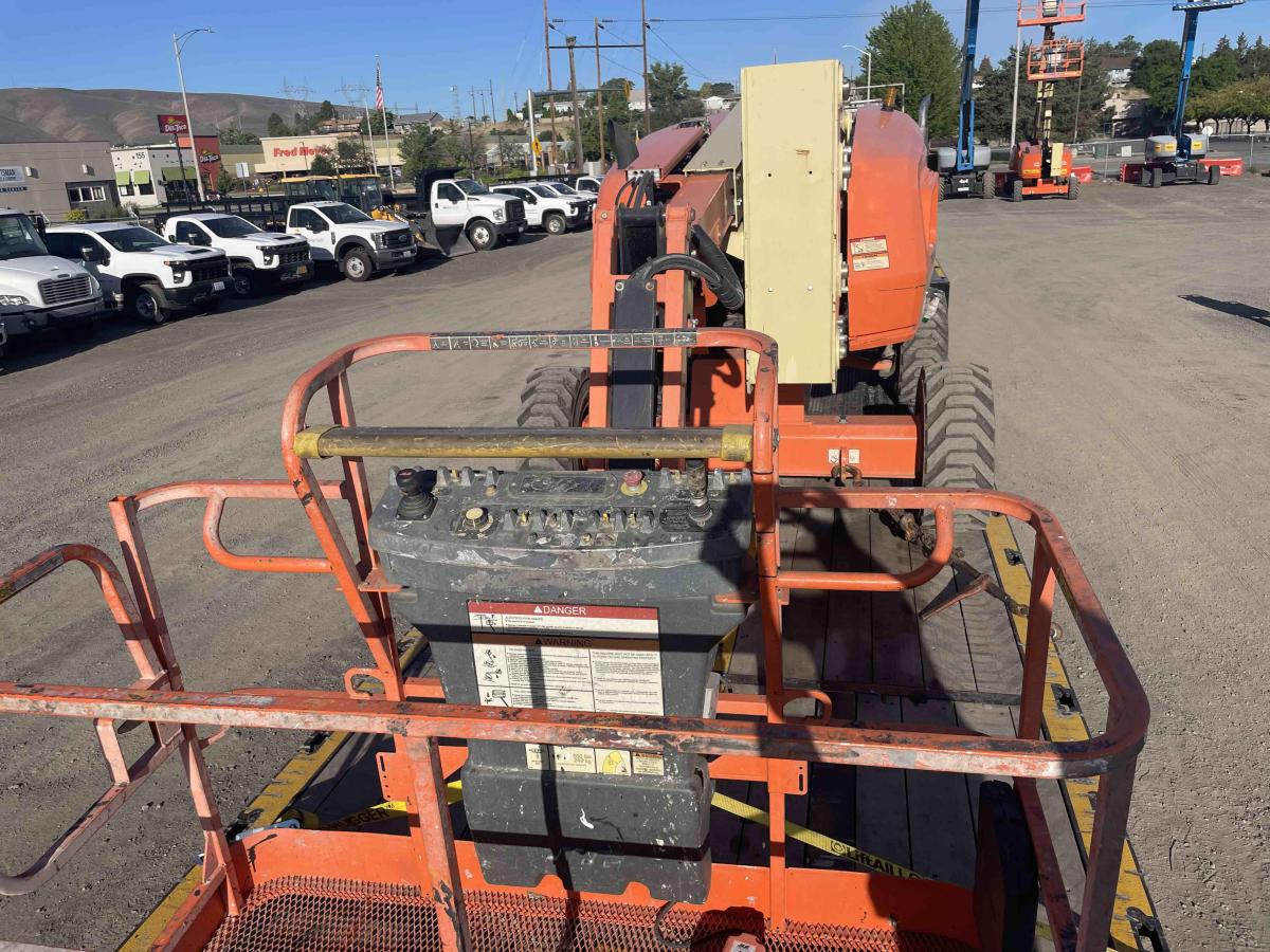 2016 JLG 450AJ